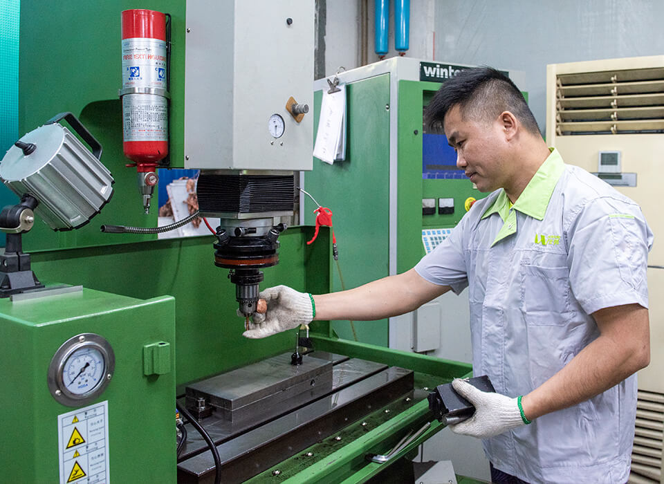 世邦玩具- 專職品質管控團隊